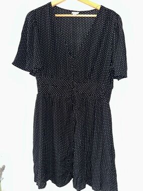 A new dayPolka Dot Black Short Sleeve Fit & Flare Dress size medium